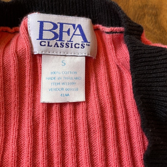 BEA CLASSICS SALMON &  BLACK SWEATER - Picture 2 of 9